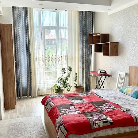 Central Apartment Bisjkek Buitenkant foto