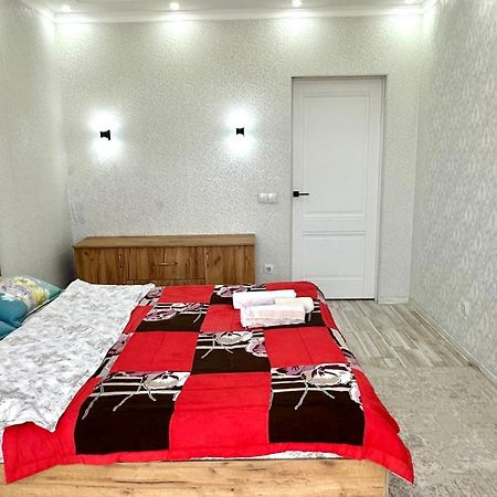 Central Apartment Bisjkek Buitenkant foto