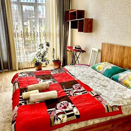 Central Apartment Bisjkek Buitenkant foto