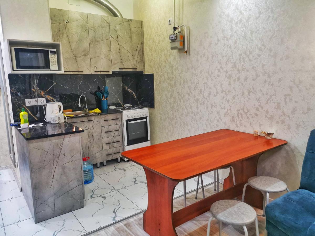 Central Apartment Bisjkek Buitenkant foto