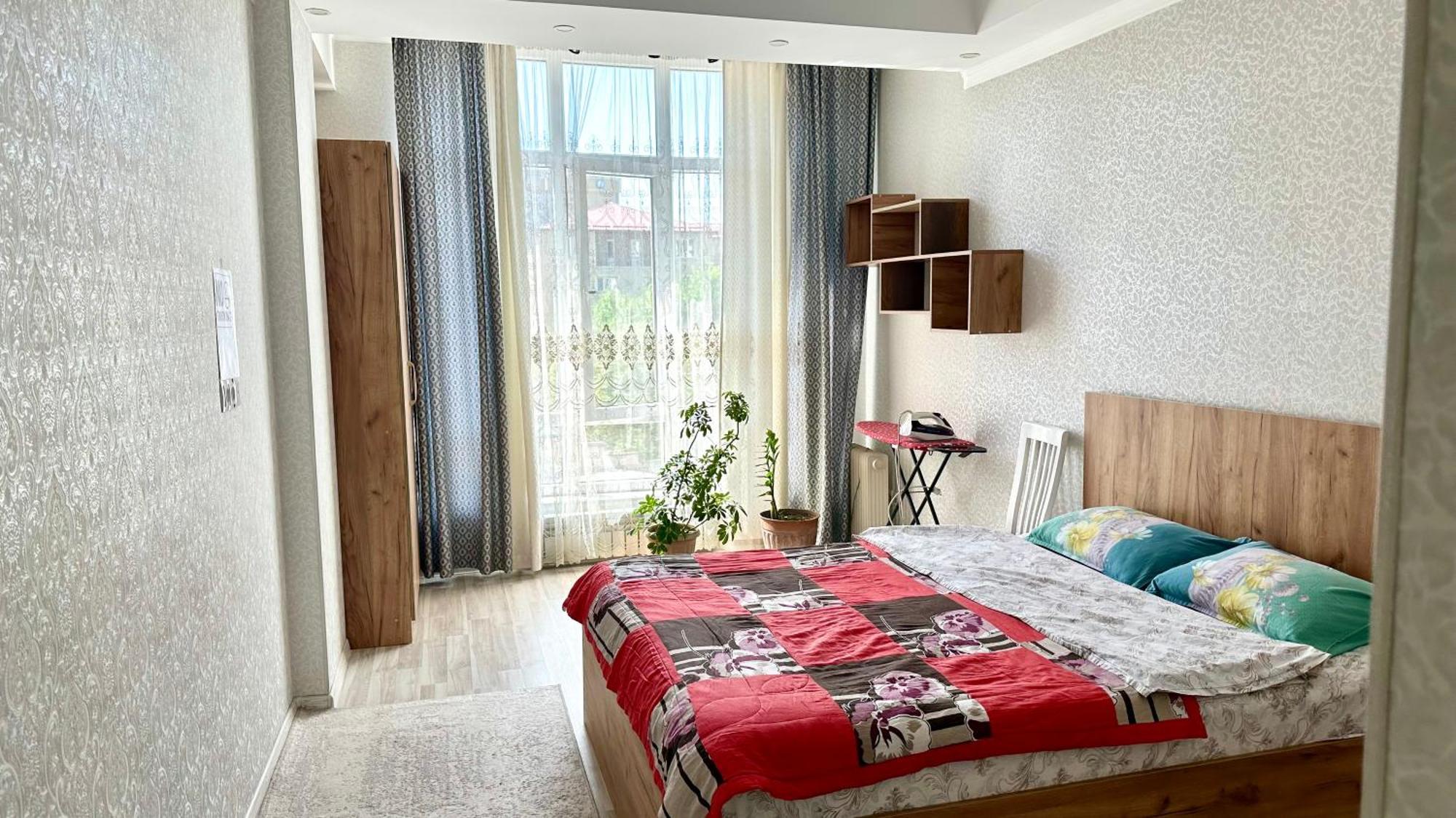 Central Apartment Bisjkek Buitenkant foto
