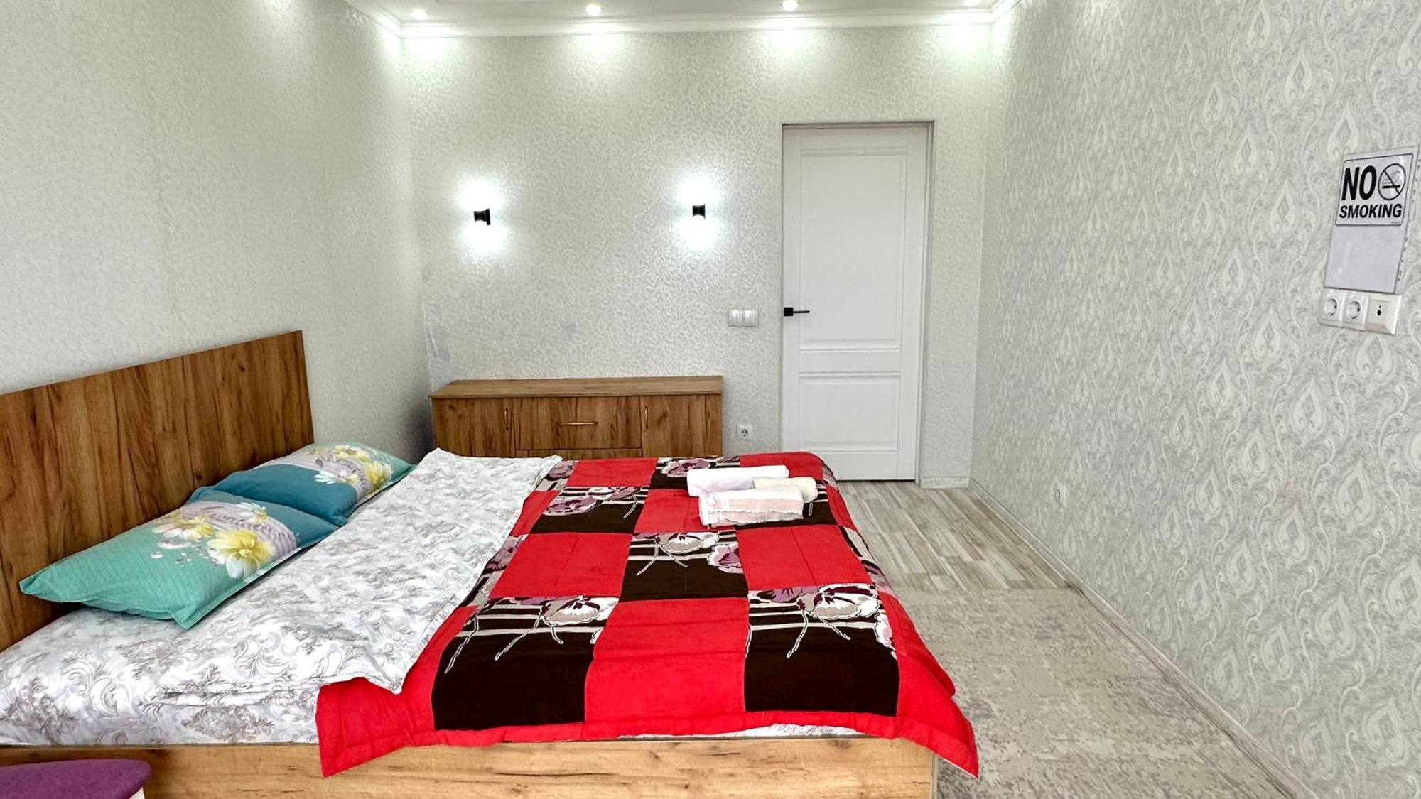Central Apartment Bisjkek Buitenkant foto